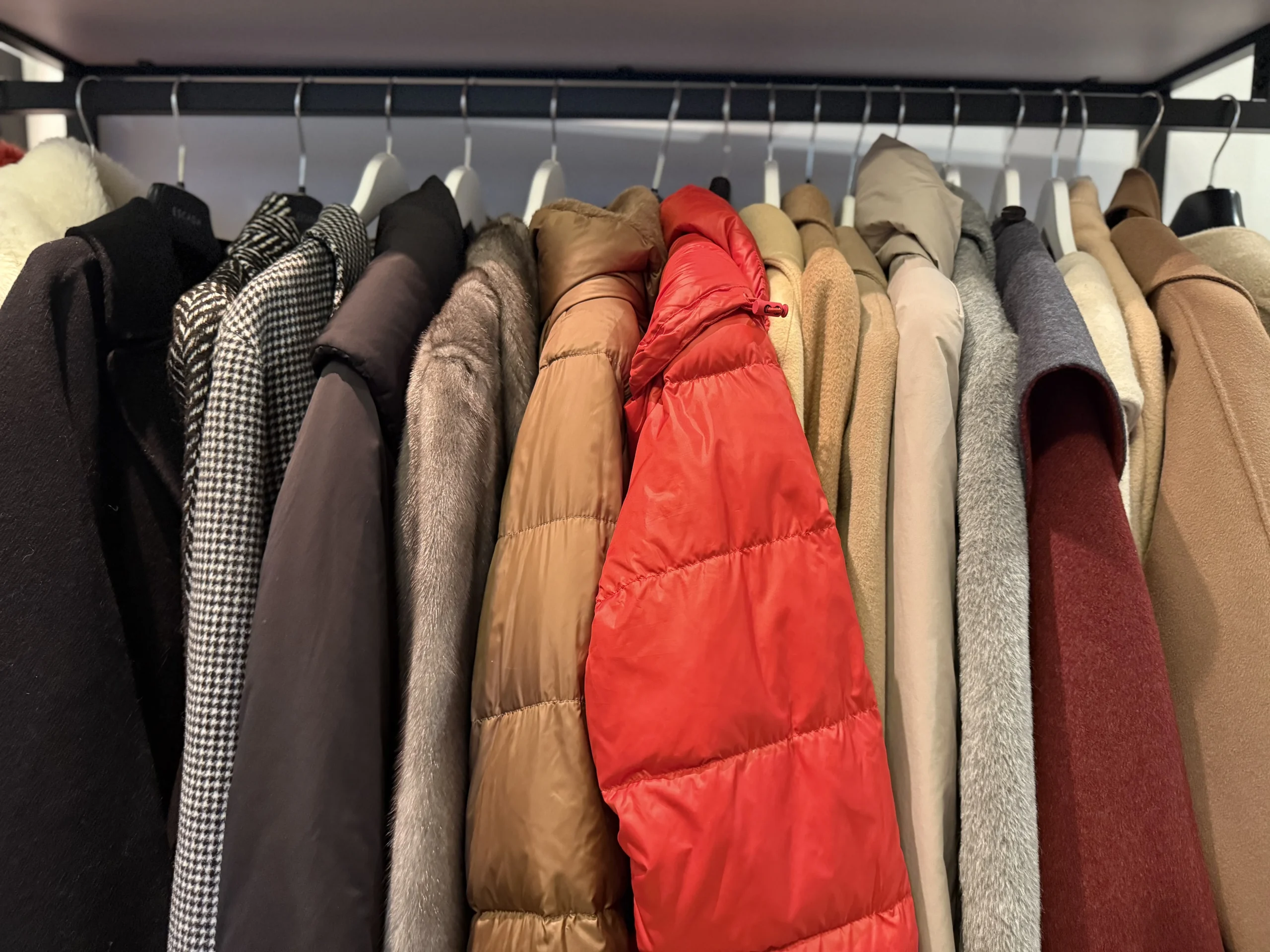 Ubrania designerskie używane - Luksusowe ubrania marki premium w komisie Zapasy z Szafy Szczecin