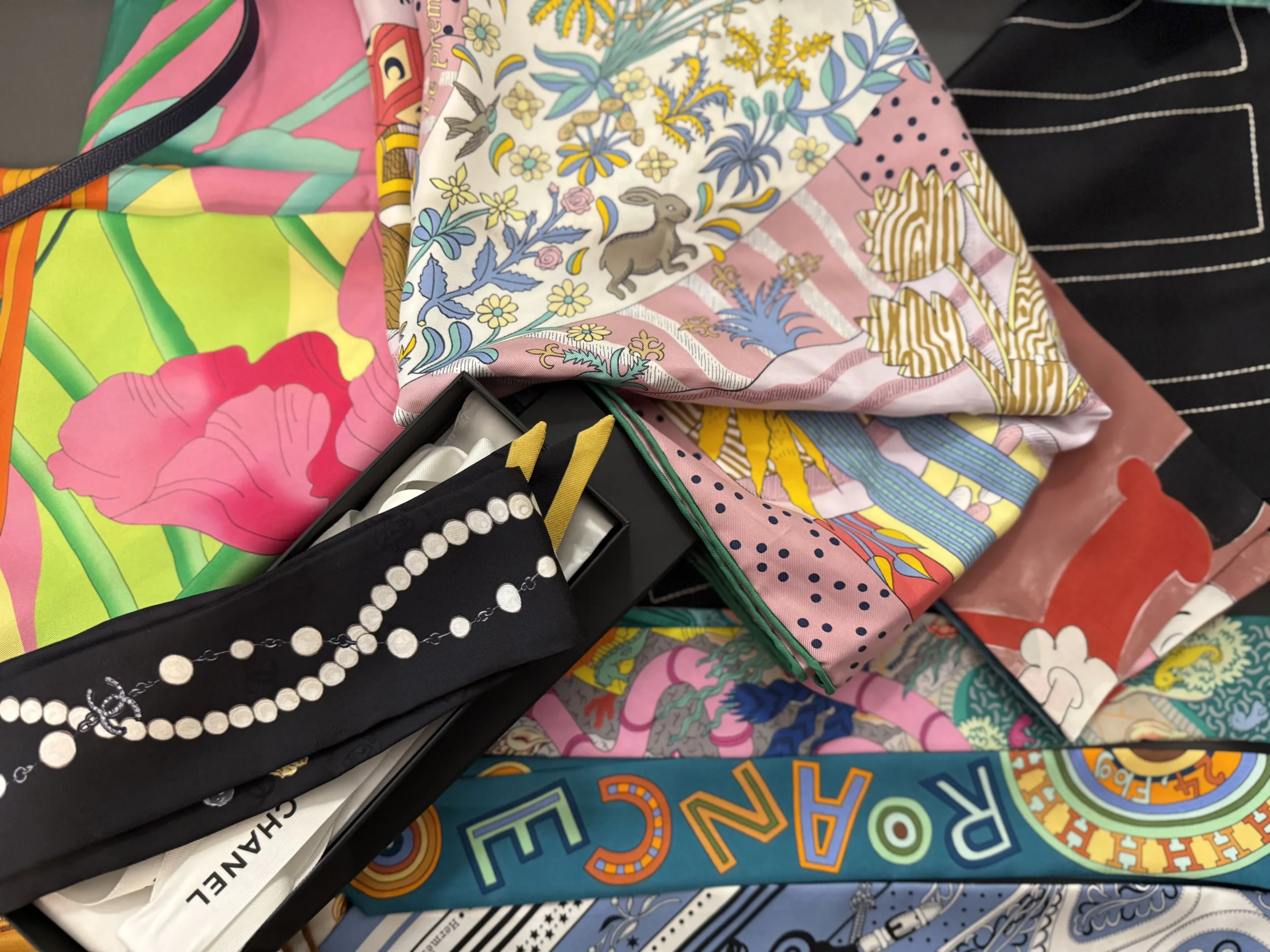 Akcesoria designerskie używane - Luksusowe akcesoria marki premium w komisie Zapasy z Szafy Szczecin