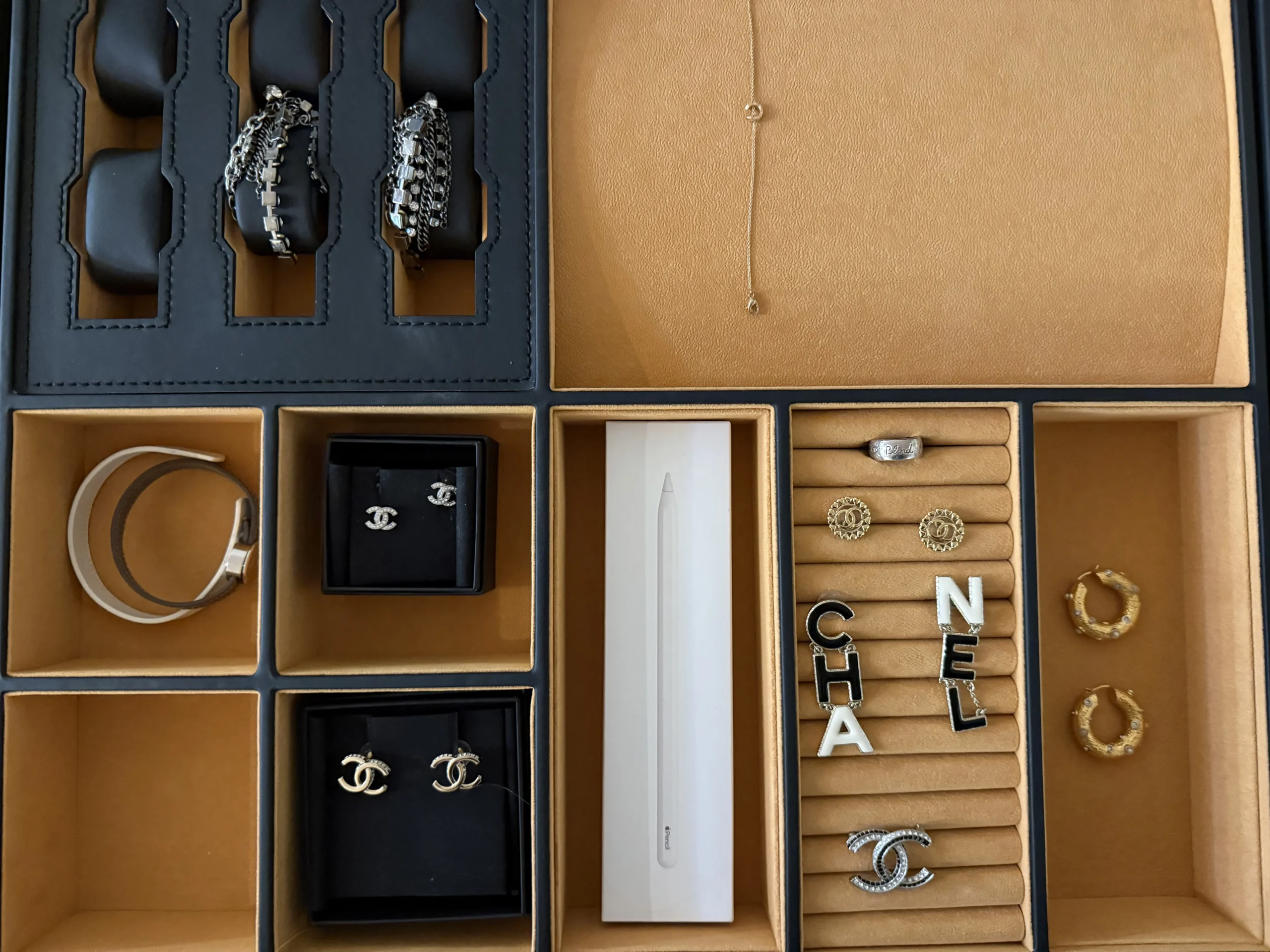 Akcesoria designerskie używane - Luksusowe akcesoria marki premium w komisie Zapasy z Szafy Szczecin