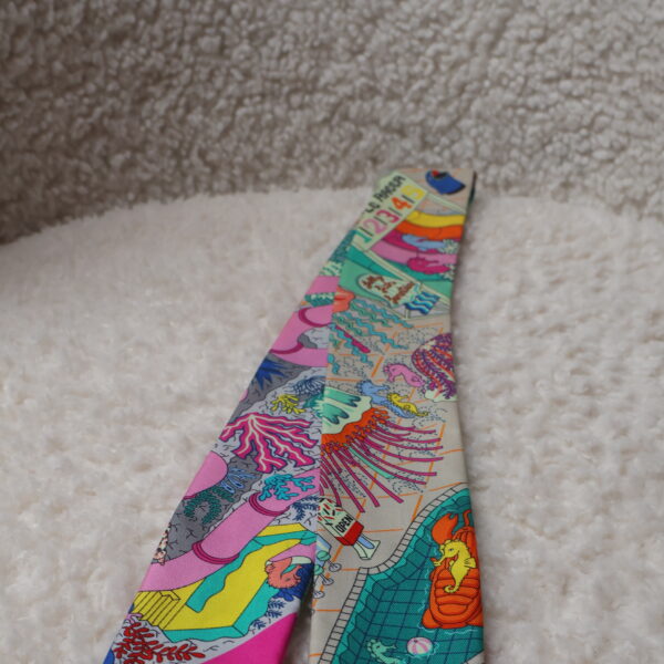 Apaszka Twilly od Hermès kolorowa