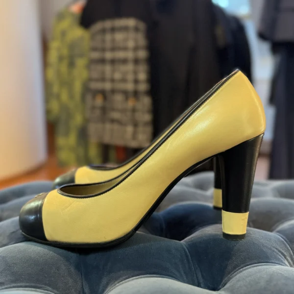 Szpilki Chanel beżowe