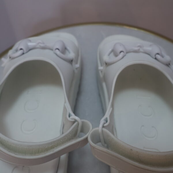 Gucci sandały gumowe białe