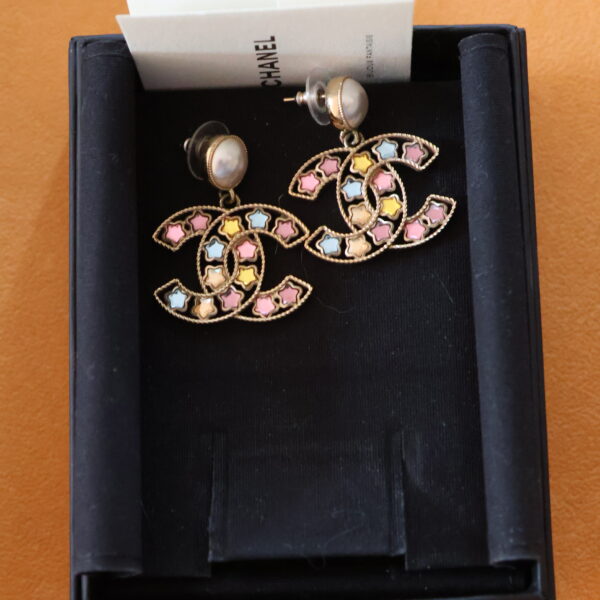 Kolczyki Chanel kolorowe